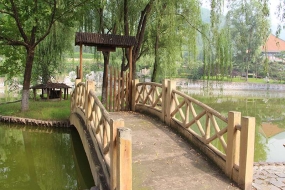天寿陵园木桥