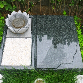 爱莲碑