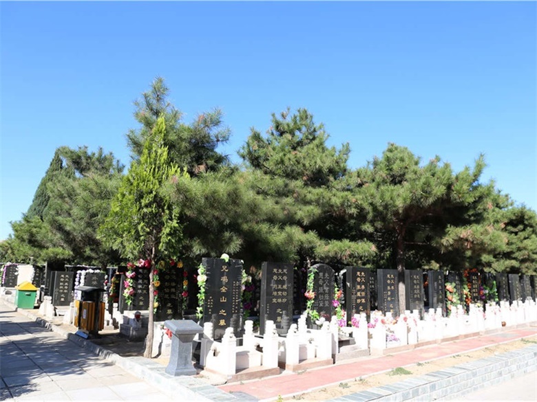 八宝山墓区景观
