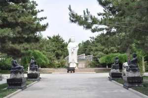 灵山宝塔陵园，地理位置详述，全景照片鉴赏