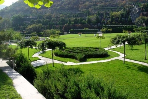 北京万佛华侨陵园正规性解析及高性价比墓地推荐