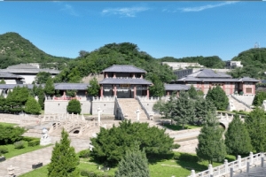 中华永久陵园，解读地理位置优势，详细解析风水环境分析，解读2025年墓型价格表