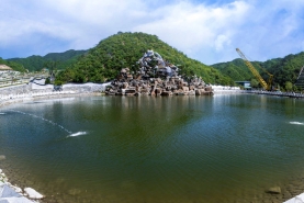 懋龙溪陵园